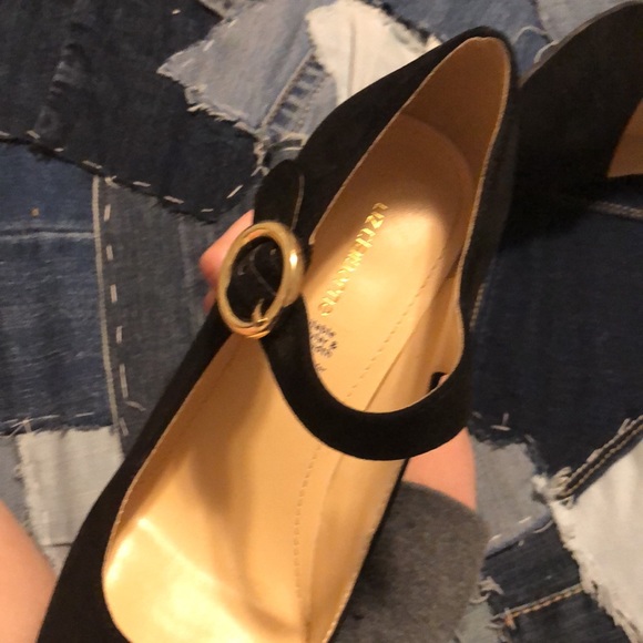 Black and gold heels. - Picture 5 of 5